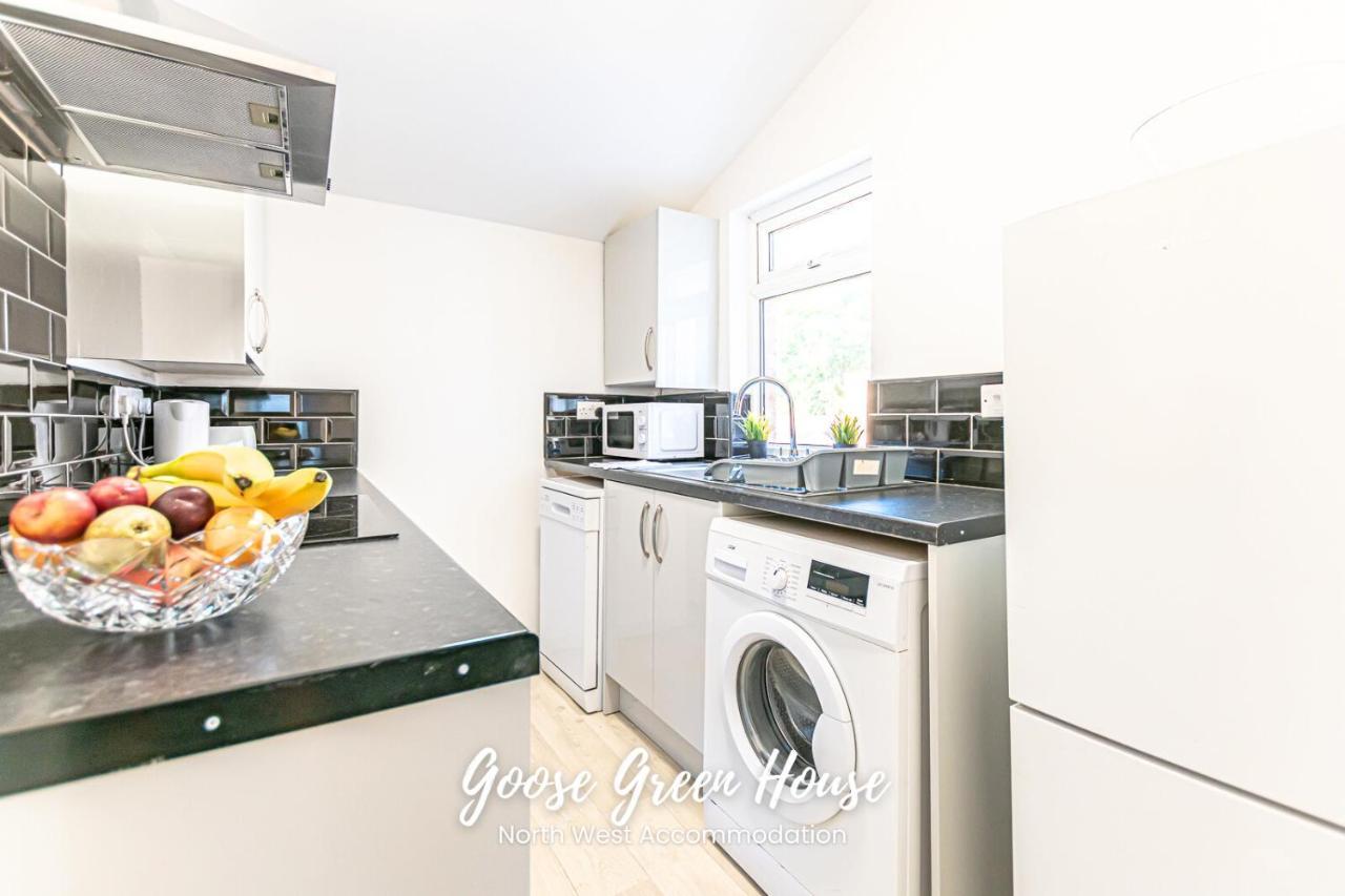 Modern 3Br House In Ince Ideal For Contractors & Long Stays Wigan Exterior foto