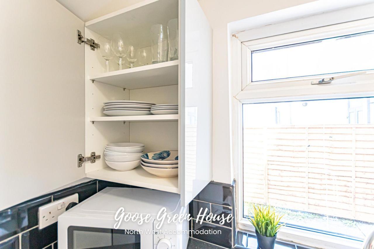 Modern 3Br House In Ince Ideal For Contractors & Long Stays Wigan Exterior foto
