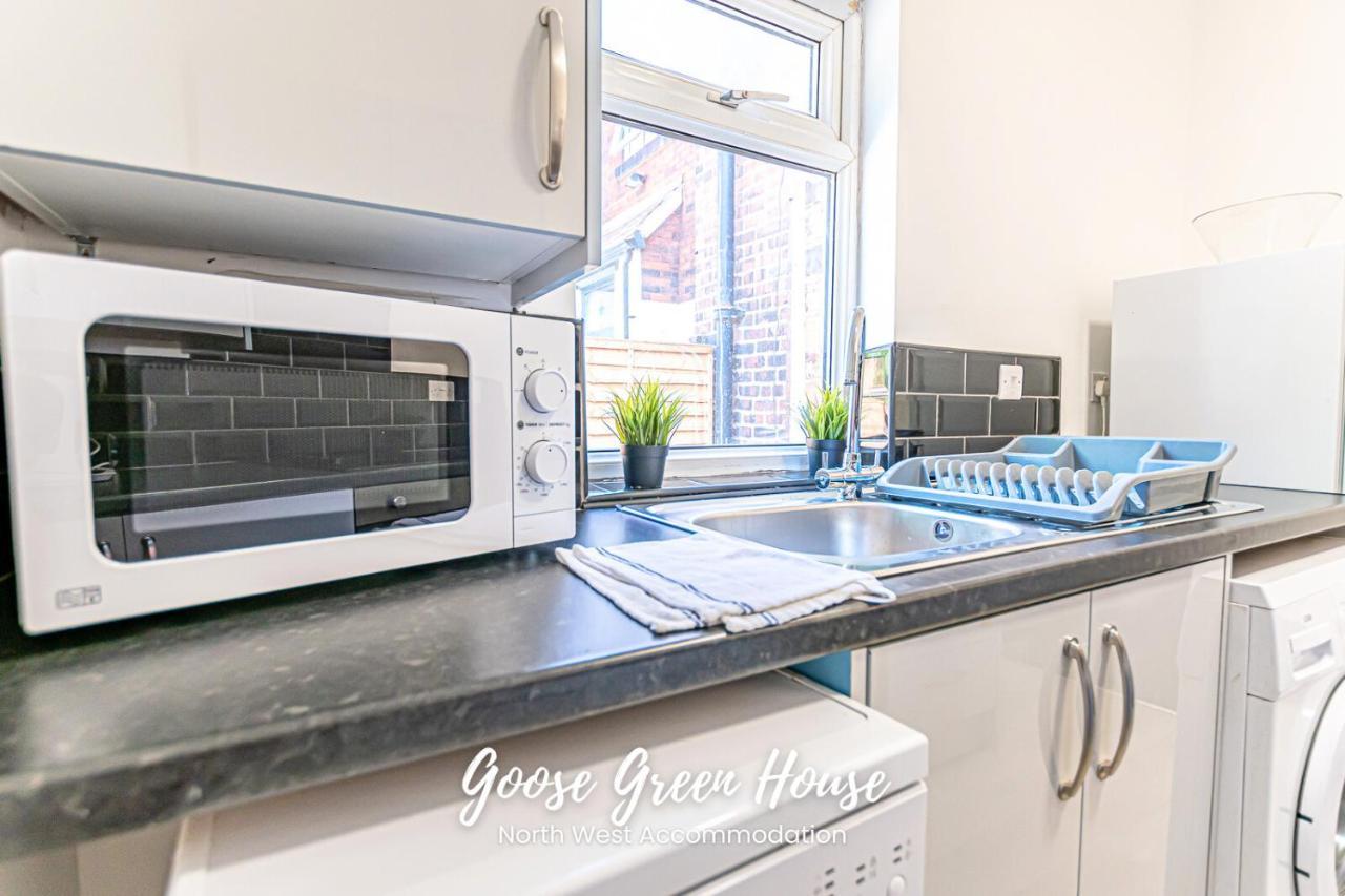 Modern 3Br House In Ince Ideal For Contractors & Long Stays Wigan Exterior foto