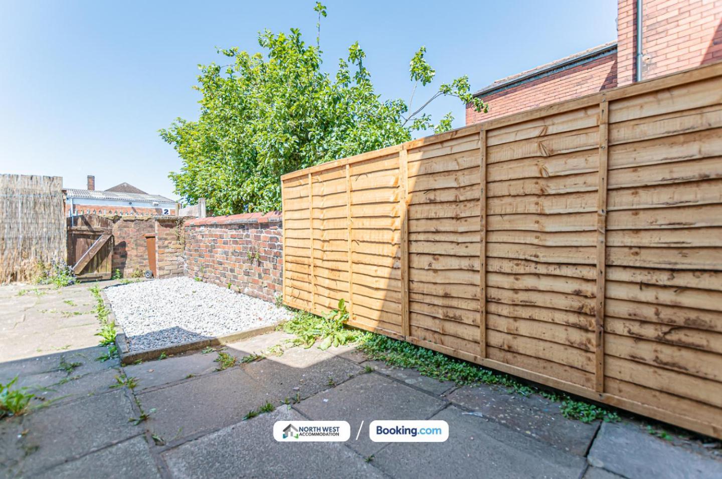 Modern 3Br House In Ince Ideal For Contractors & Long Stays Wigan Exterior foto