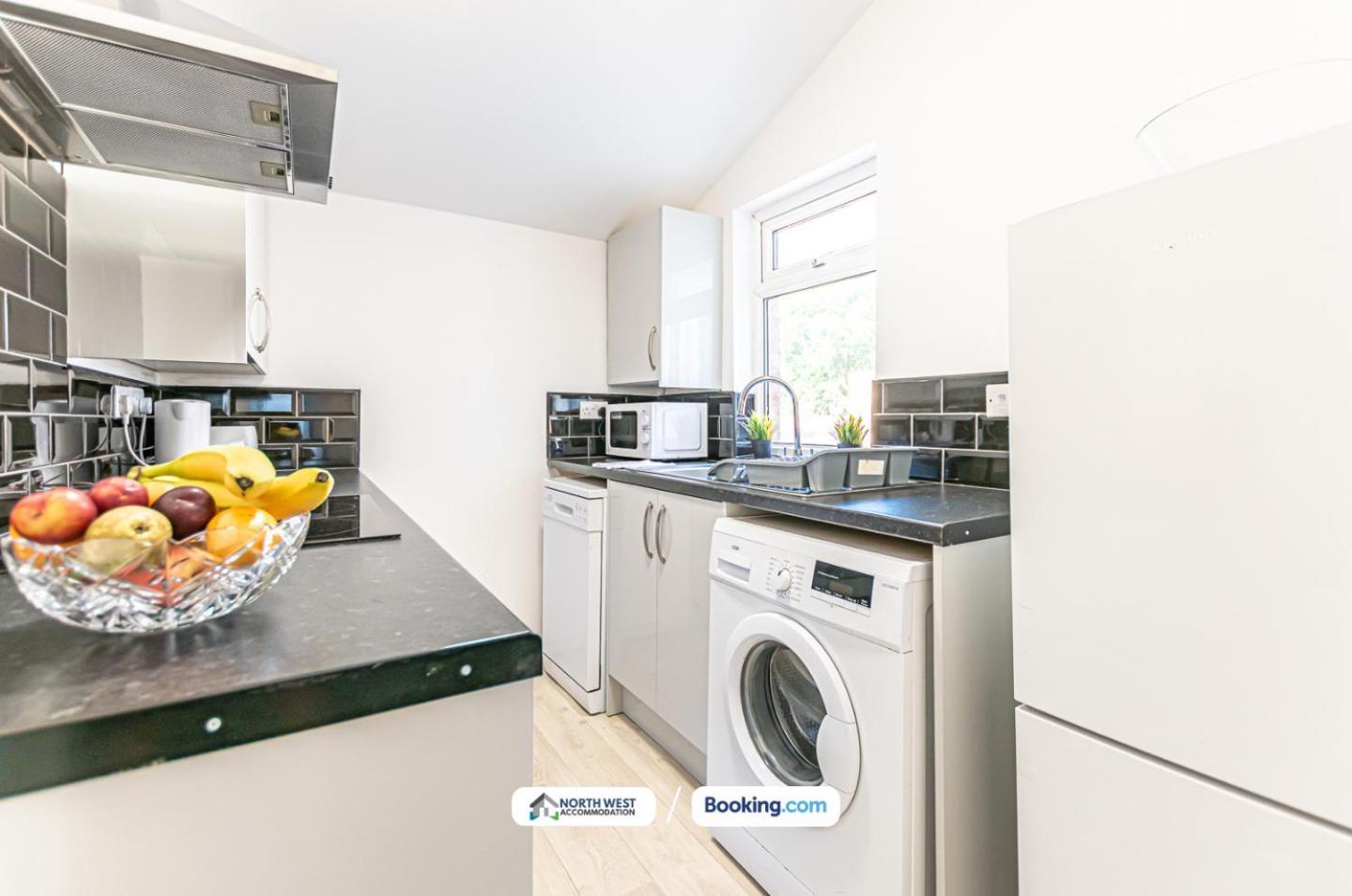 Modern 3Br House In Ince Ideal For Contractors & Long Stays Wigan Exterior foto